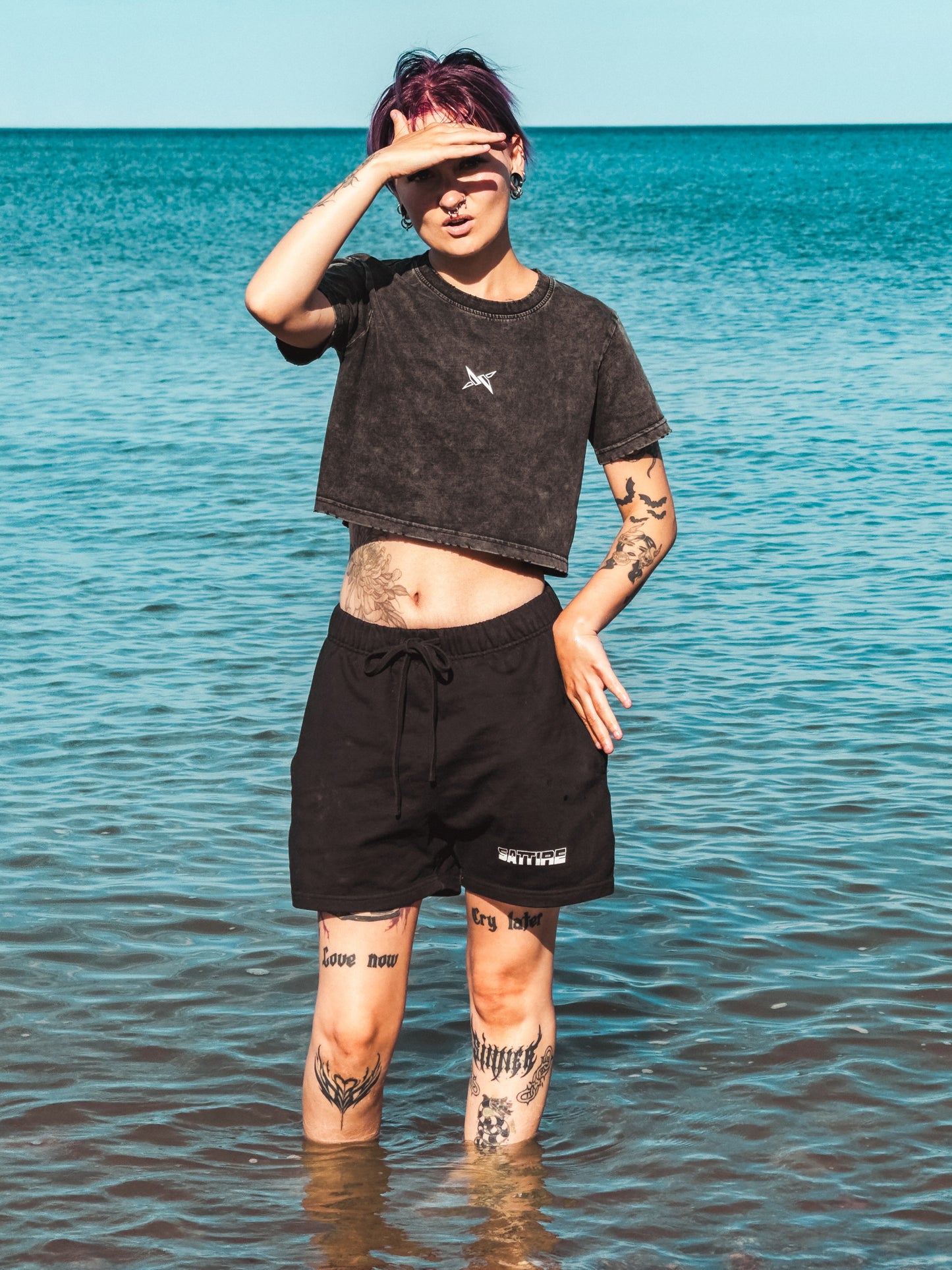 COLLEGE CROPPED TEE