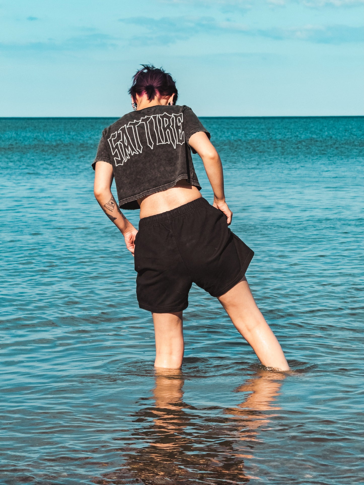 COLLEGE CROPPED TEE